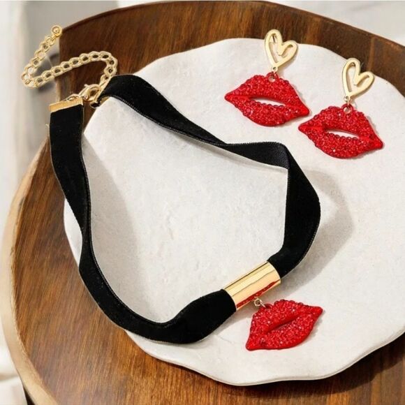 Hot Lips Red Rhinestone Black Velvet Choker Necklace Valentine's Baddie Jewelry - Picture 5 of 7